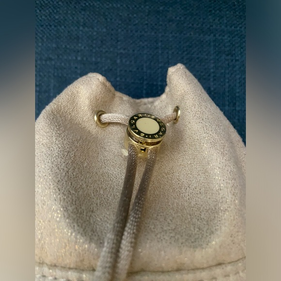 NWOT Bvlgari Travel Makeup Toiletries Organizer Drawstring Cream Cloth Gold Bag - Picture 7 of 11